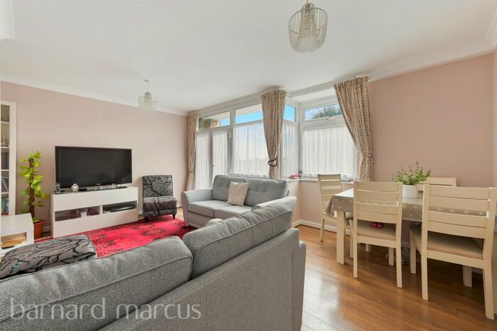 3 Bedroom Flat For Sale In Gressenhall Road, London, SW18
