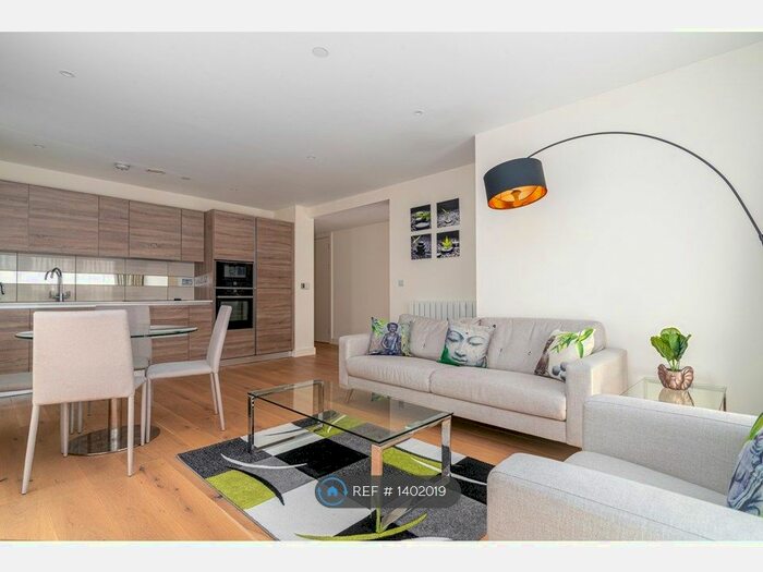 3 Bedroom Flat To Rent In Duke Of Wellington Avenue, London, SE18