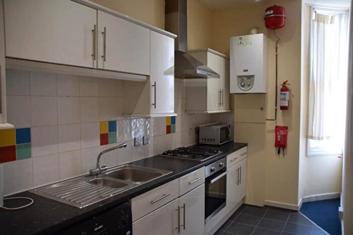 2 Bedroom Flat To Rent In B Burford Road, Nottingham, NG7