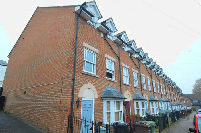 3 Bedroom Terraced House To Rent In Albion Road, St Albans, AL1