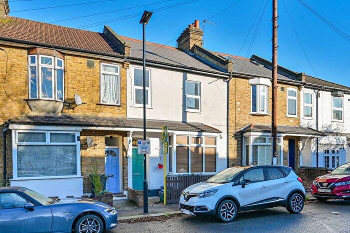 2 Bedroom Flat For Sale In Brook Road South, Brentford, TW8