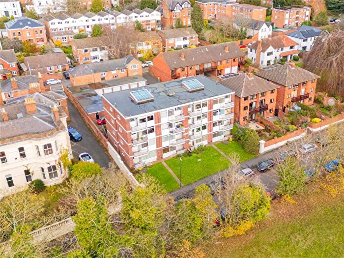 2 Bedroom Apartment For Sale In Newbold Terrace East, Leamington Spa, CV32
