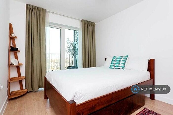 1 Bedroom Flat To Rent In Atkins Square, London, E8