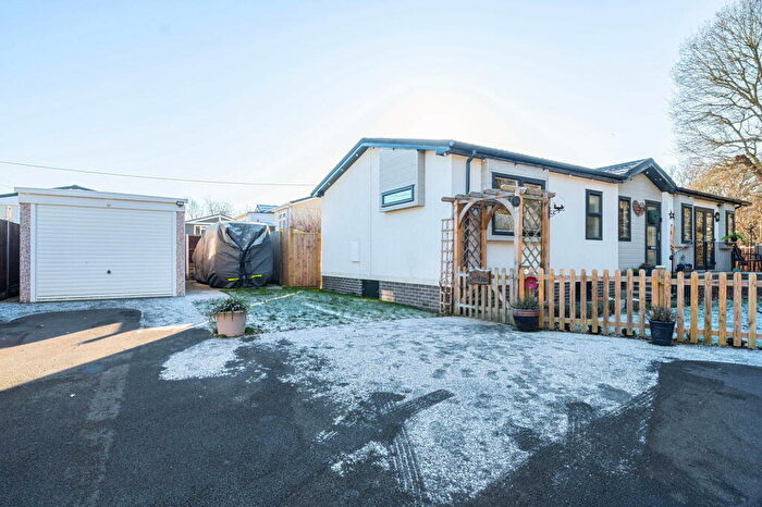 2 Bedroom Park Home For Sale In Ravenswing Park, Aldermaston, Reading, Berkshire, RG7