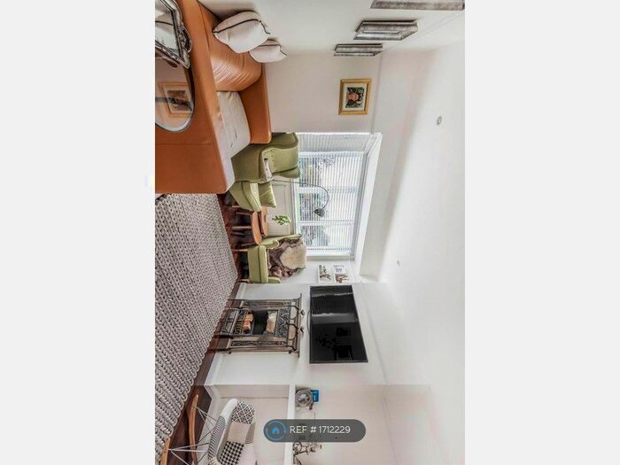 2 Bedroom Maisonette To Rent In Deer Park Gardens, Mitcham, CR4