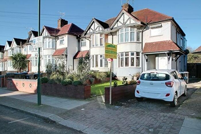 2 Bedroom Maisonette For Sale In Braemar Avenue, London, NW10