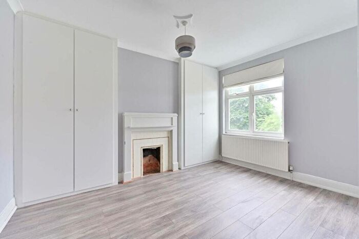 3 Bedroom Terraced House For Sale In Lower Downs Road, Wimbledon Chase, London, SW20