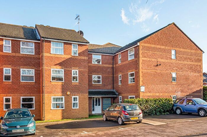 2 Bedroom Flat For Sale In Molyneux Drive, Tooting, London, SW17