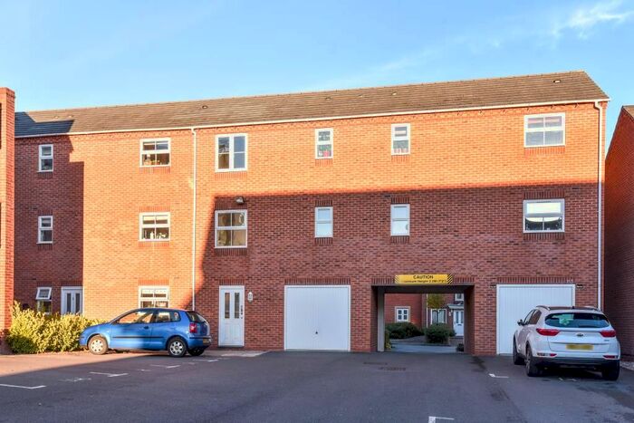 2 Bedroom Flat To Rent In Banbury, Oxfordshire, OX16