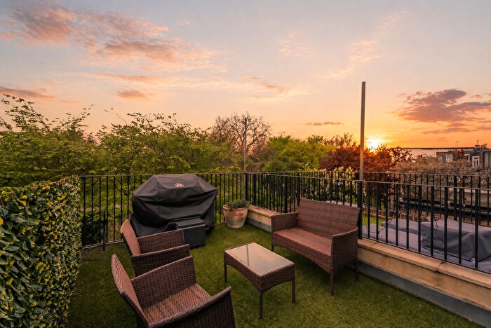 2 Bedroom Flat For Sale In Gransden Road, Wendell Park, W12