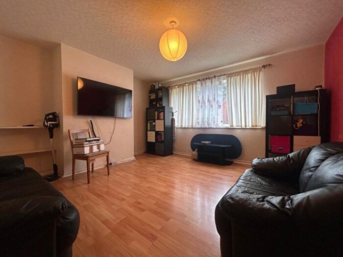 2 Bedroom Flat To Rent In Elm Court, Lakeside, CF23