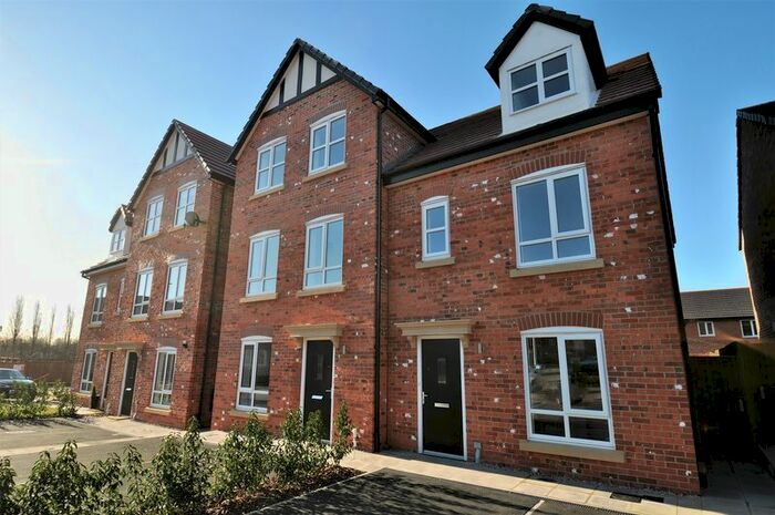 3 Bedroom Semi-Detached House To Rent In Severn Way, Holmes Chapel, Crewe, CW4