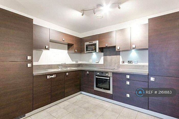 1 Bedroom Flat To Rent In Raddon Tower, Dalston, E8