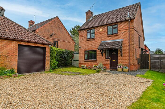 3 Bedroom Detached House For Sale In Ashington Close, Cowplain, PO8