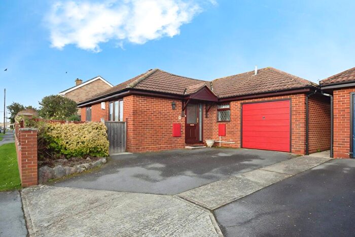 2 Bedroom Bungalow For Sale In New Road, Eastleigh, Hampshire, SO50