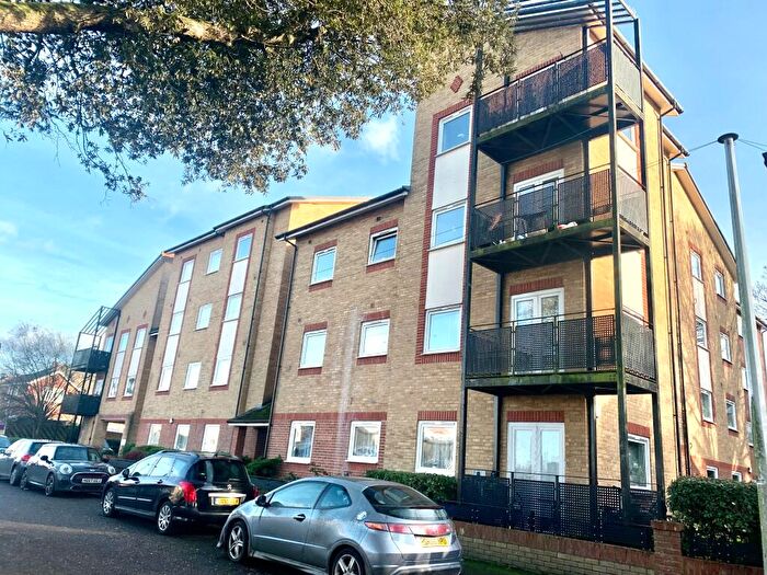 2 Bedroom Apartment To Rent In Bitterne Park, SO18