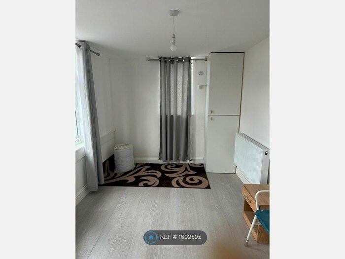 2 Bedroom Flat To Rent In St. Marys Road, Ilford, IG1