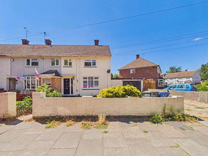 3 Bedroom End Of Terrace House For Sale In Foyle Drive, South Ockendon, Essex, RM15