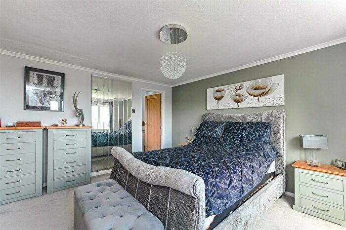 4 Bedroom Detached House For Sale In London Road, Rake, Liss, GU33