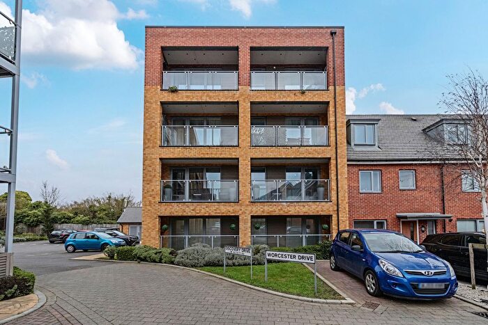 2 Bedroom Flat For Sale In Discovery Drive, Swanley, Kent, BR8