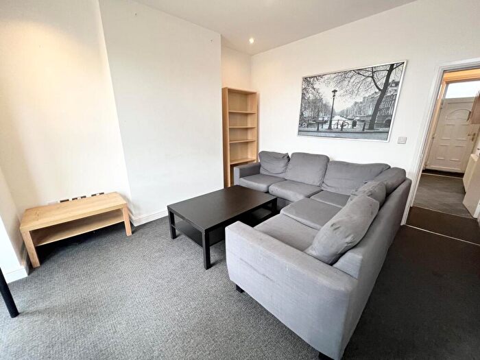 4 Bedroom House To Rent In Ashville View, Leeds, LS6