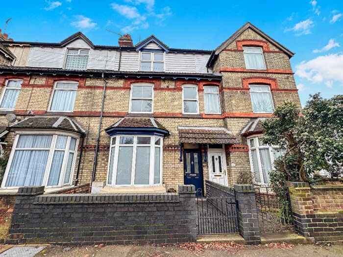 3 Bedroom Terraced House For Sale In Rockingham Road, Kettering, Northamptonshire, NN16