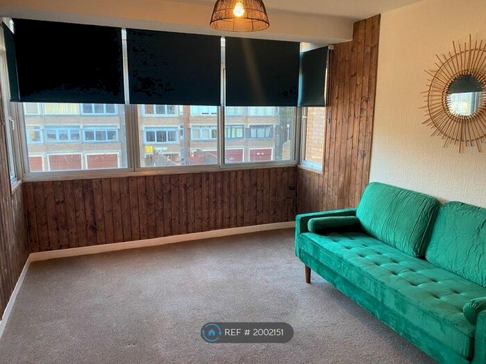1 Bedroom Studio To Rent In Dudley Court, Glasgow, G41