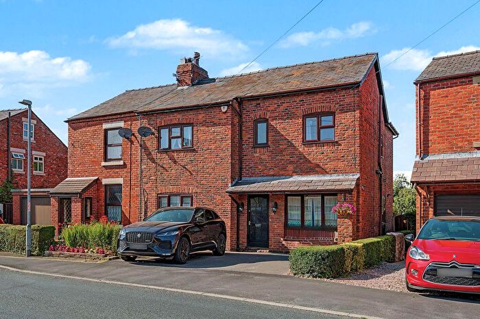 4 Bedroom Semi-Detached House For Sale In South Road, Bretherton, PR26