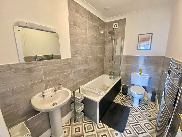 2 Bedroom Flat To Rent In Barwood View, Lower Warberry Road, Torquay, TQ1