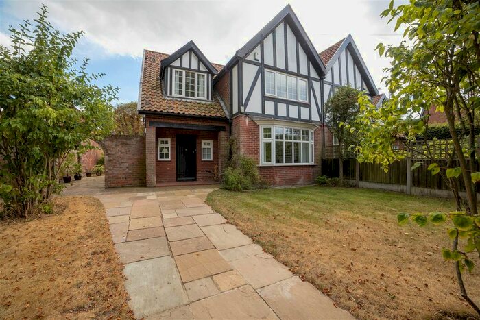 4 Bedroom Semi-Detached House To Rent In Church Avenue, Norwich, NR2