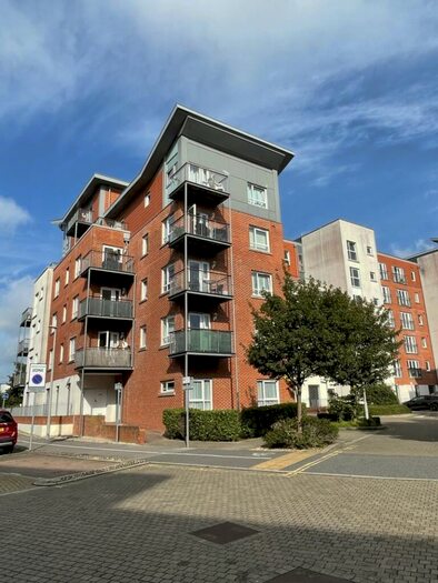 2 Bedroom Flat To Rent In Available Now - Avenel Way, Poole, BH15