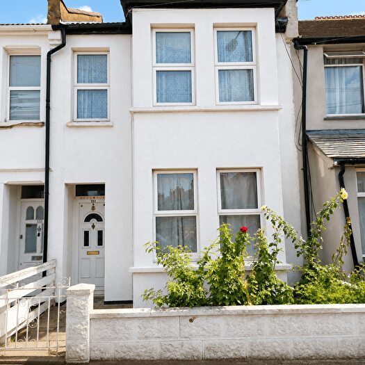 3 Bedroom Terraced House For Sale In Byron Road, Harrow Wealdstone, Middlesex, HA3