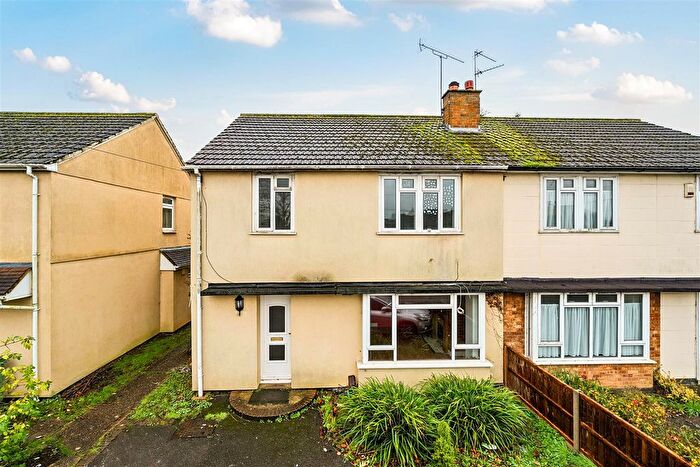 3 Bedroom Semi Detached House For Sale In Hampshire Drive, Maidstone, ME15