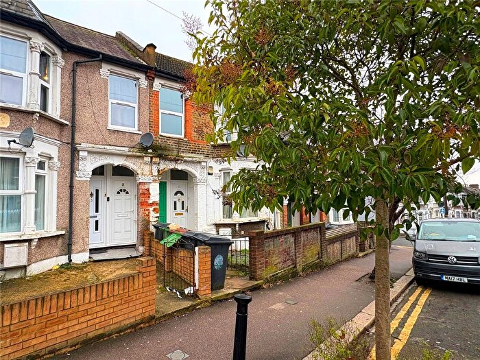 2 Bedroom Flat To Rent In Jewel Road, Walthamstow, E17