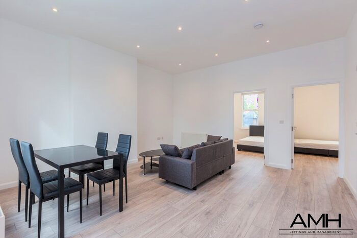 2 Bedroom Flat To Rent In Station Road, London, N3