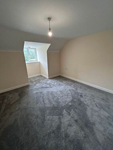 2 Bedroom Flat To Rent In Kingsburn Court, Manchester, M19