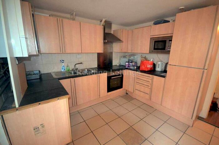 4 Bedroom Terraced House To Rent In Donnington Gardens, Reading, RG1