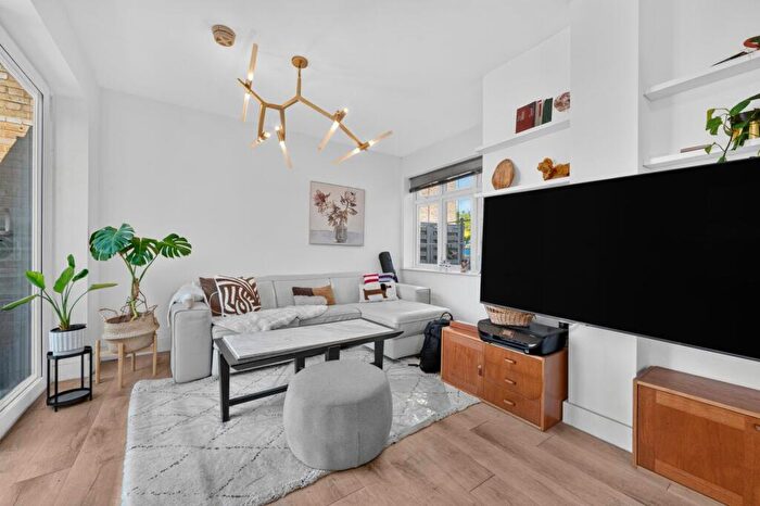 3 Bedroom Terraced House For Sale In Manchester Road, Cubitt Town, E14