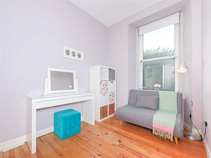 2 Bedroom Flat To Rent In Canon Street, Edinburgh, EH3