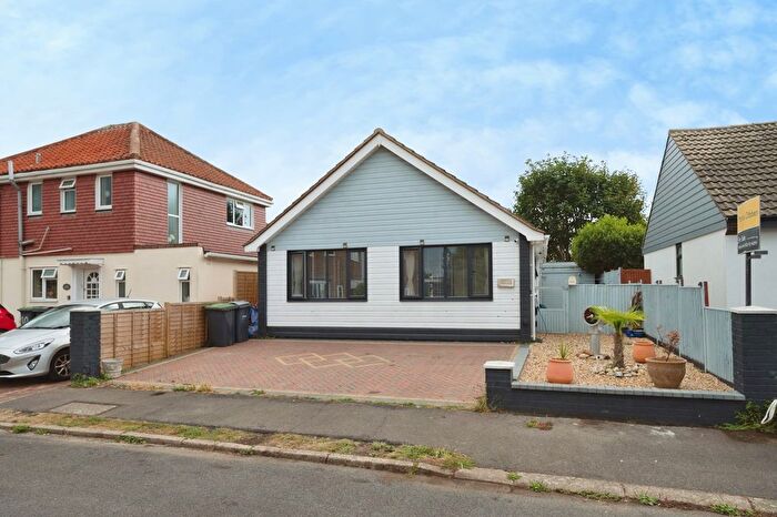 3 Bedroom Bungalow For Sale In The Glade, Hayling Island, Hampshire, PO11