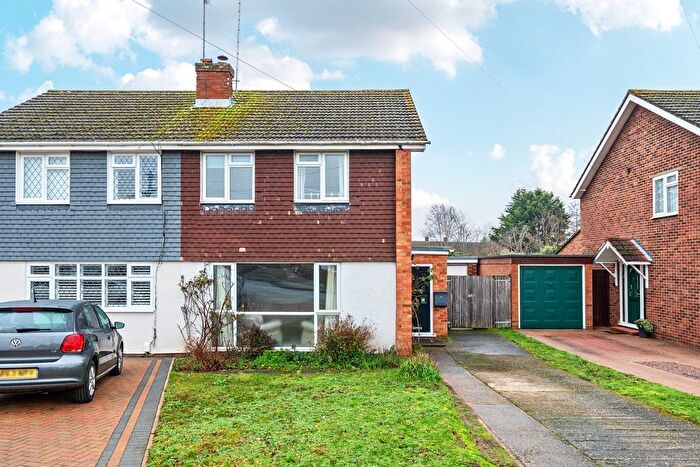3 Bedroom Semi Detached House For Sale In Byfleet, Surrey, KT14