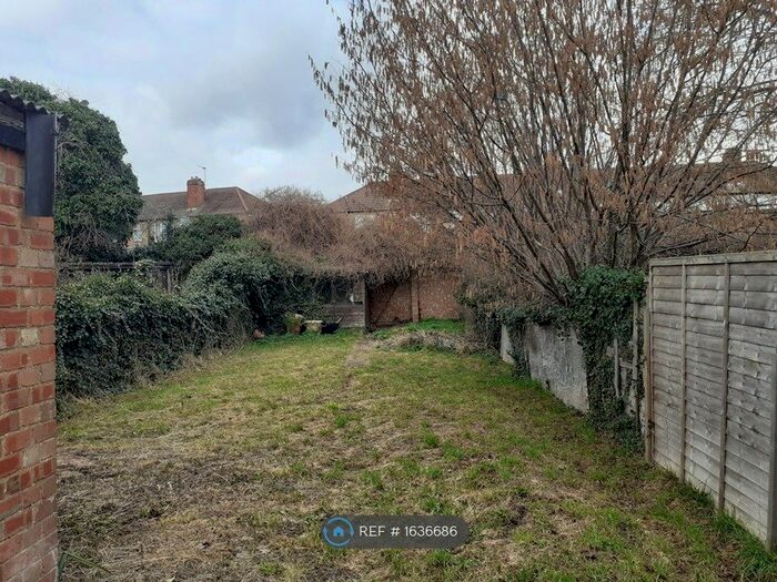 4 Bedroom Semi-Detached House To Rent In Roedean Avenue, Enfield, EN3