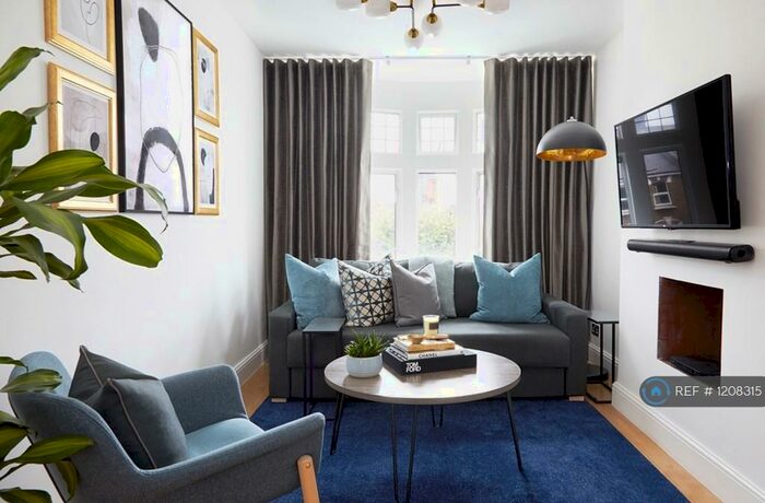 3 Bedroom Flat To Rent In High Road, London, N12