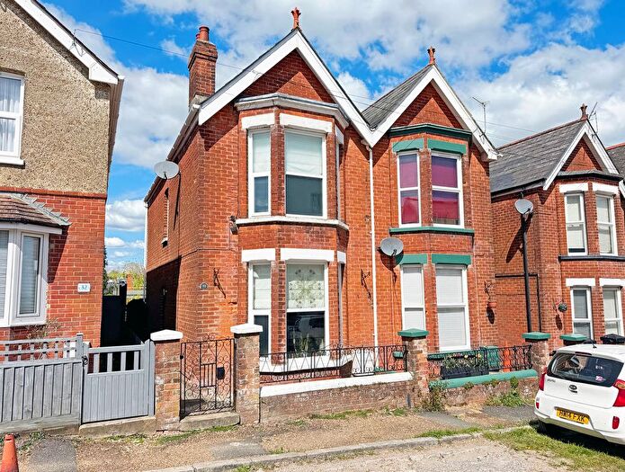 3 Bedroom Semi Detached House For Sale In Coronation Road, Cowes, PO31