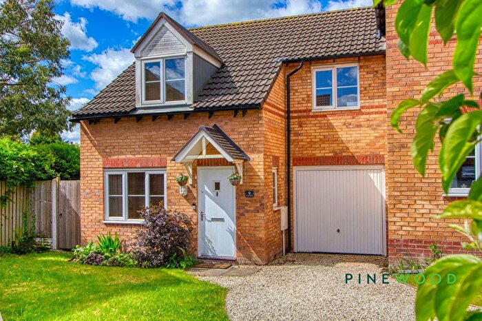 3 Bedroom Semi-Detached House For Sale In Moorspring Way, Old Tupton, Chesterfield, Derbyshire, S42