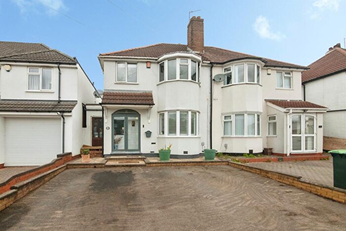 3 Bedroom Semi Detached House For Sale In Broome Avenue, Birmingham, B43