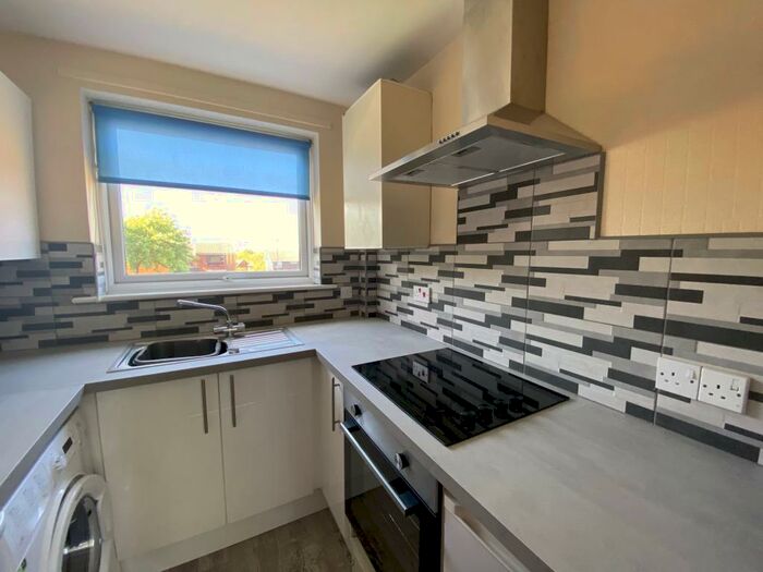 Flat To Rent In Lydford Court, Kingston Park, NE3