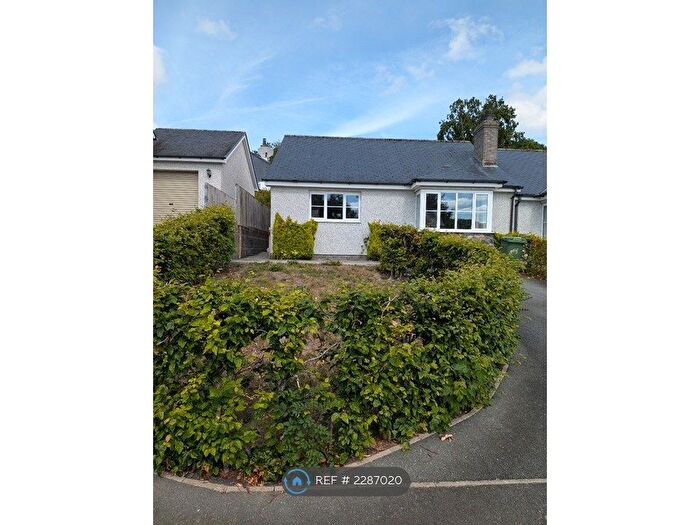 2 Bedroom Bungalow To Rent In Maes Treflyn, Bala, LL23