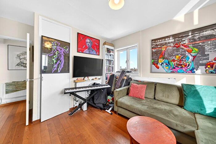 2 Bedroom Flat For Sale In Rectory Road, The Beckers Rectory Road, N16