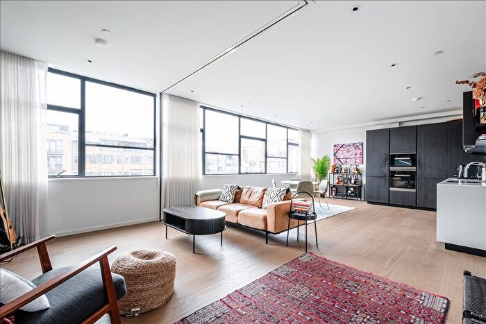 3 Bedroom Flat To Rent In Waterson Building, Long Street, Hoxton, E2